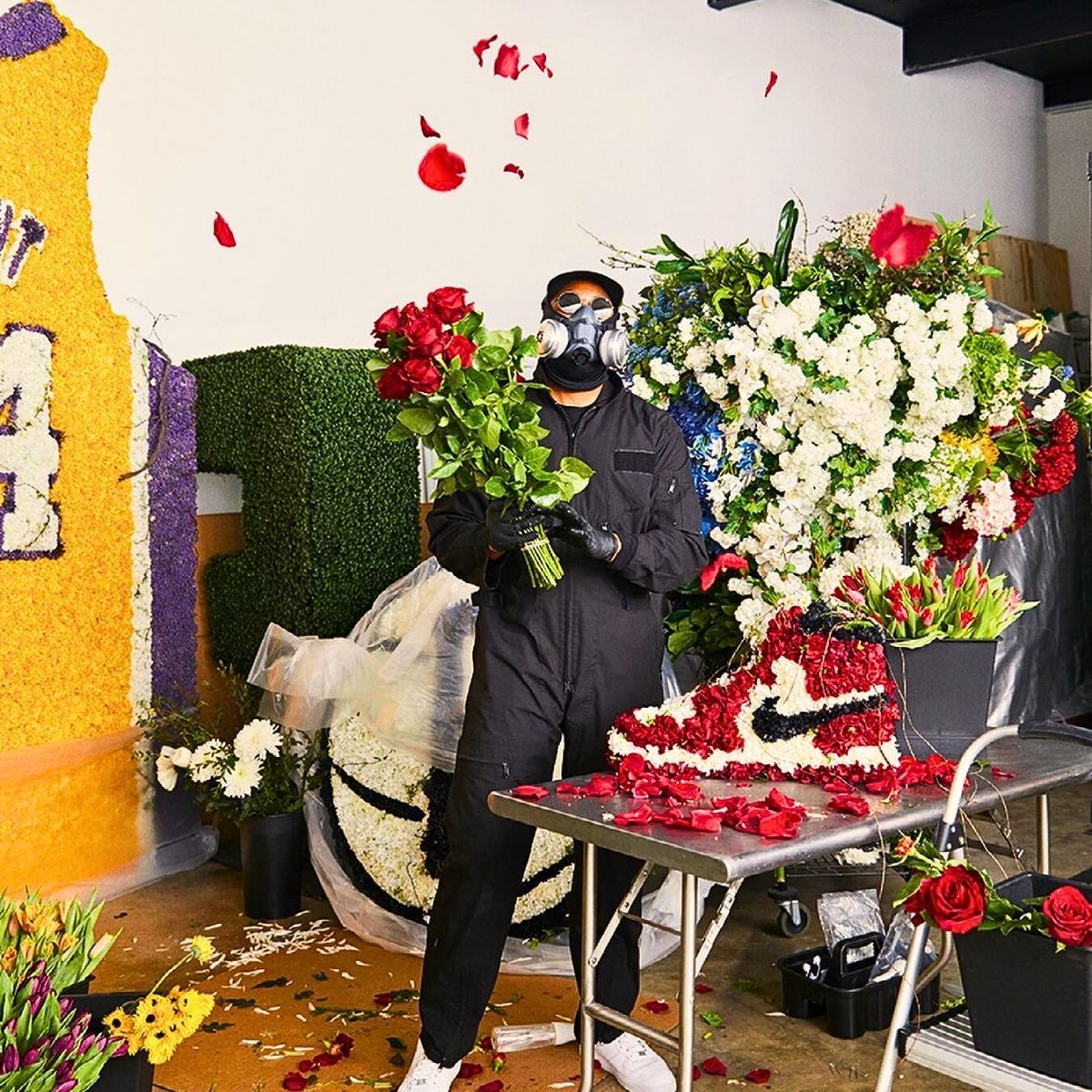 Mr-Flower-Fantastic-with-his-flowers-and-designs